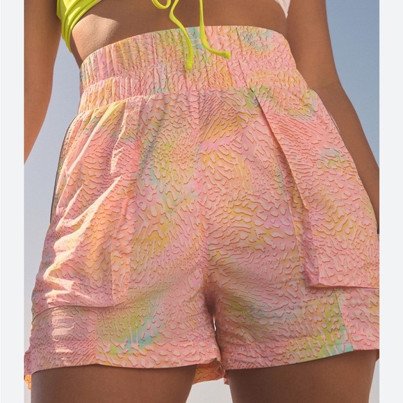 Fabletics Women's Ultra High-Waisted Piped Nylon Workout Shorts Pink Size S - Picture 2 of 9